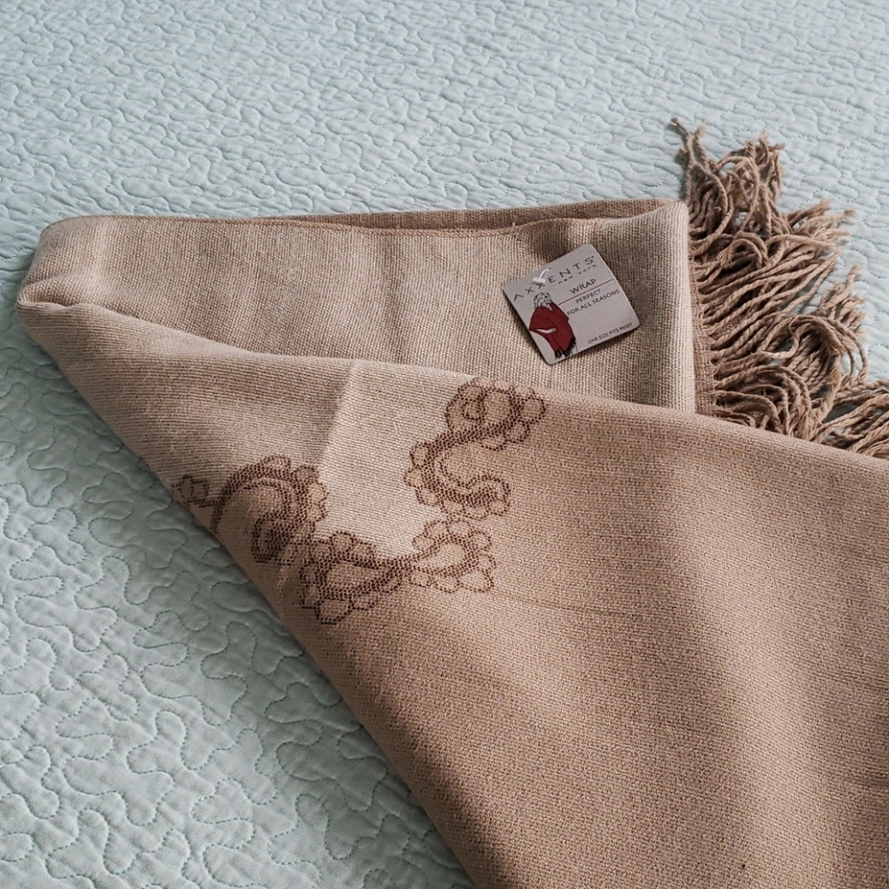 NWT Axxents New York Pashmina Wrap For All Seasons